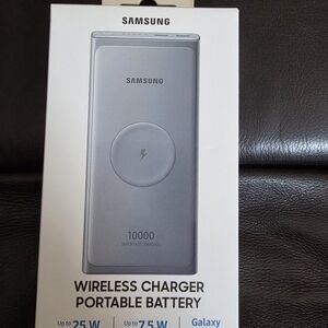 Samsung Silver Wireless Portable Charger with USB-C Cable
